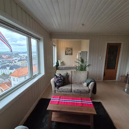 I Autentisk Bergenshus Med Unik Utsikt Og Privat Hage Appartamento