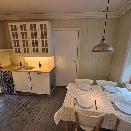 Appartamento I Autentisk Bergenshus Med Unik Utsikt Og Privat Hage Bergen