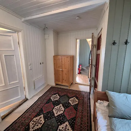 I Autentisk Bergenshus Med Unik Utsikt Og Privat Hage