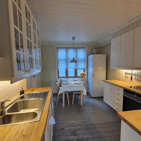 I Autentisk Bergenshus Med Unik Utsikt Og Privat Hage Bergen