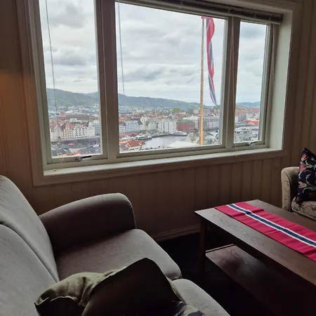 I Autentisk Bergenshus Med Unik Utsikt Og Privat Hage Appartamento Bergen